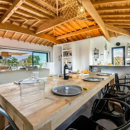 Tropical Keyweek Beautiful Architect With Swimming Pool In